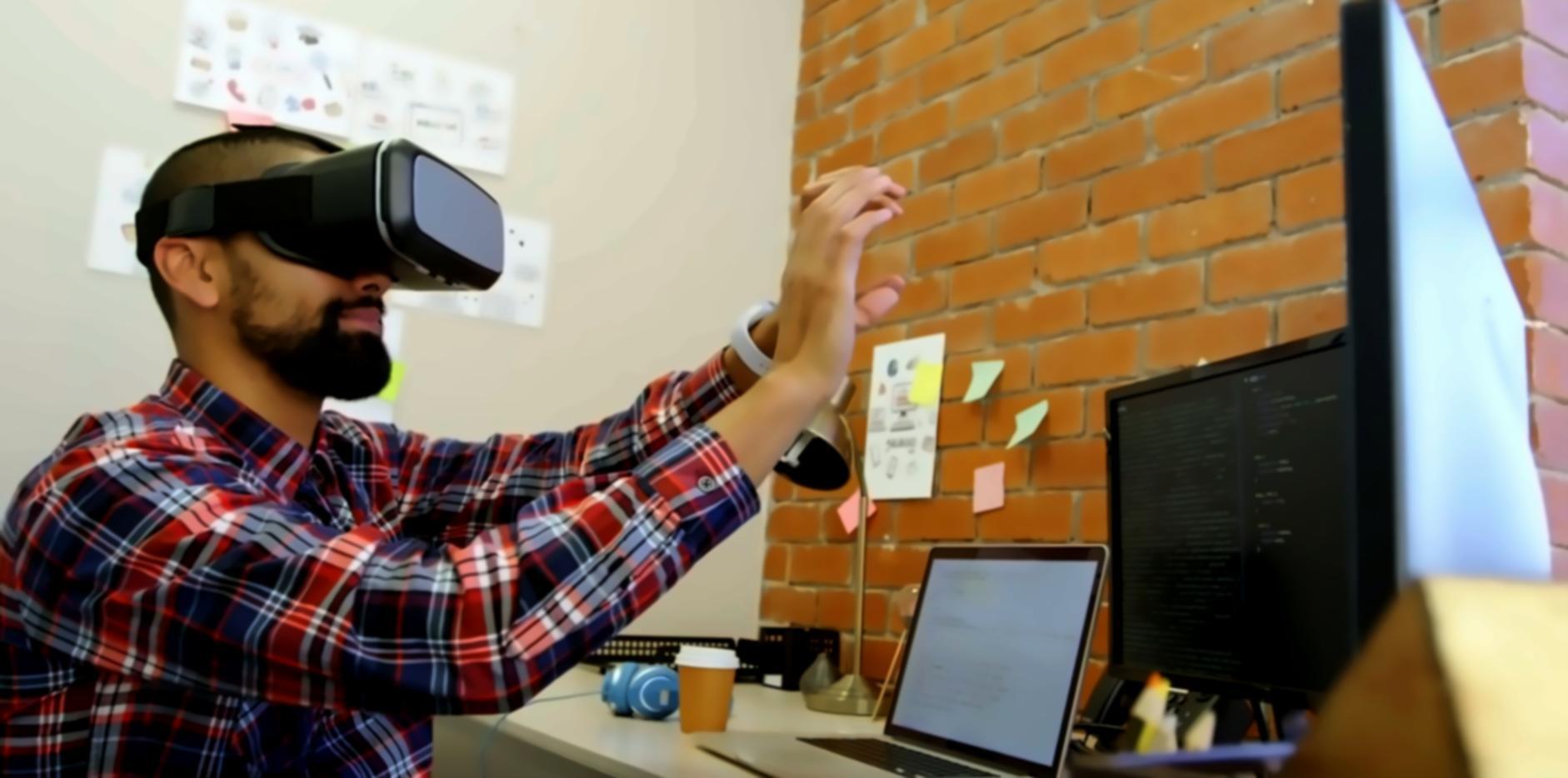 Aula formativa con postazioni computer e ambiente di sviluppo configurato